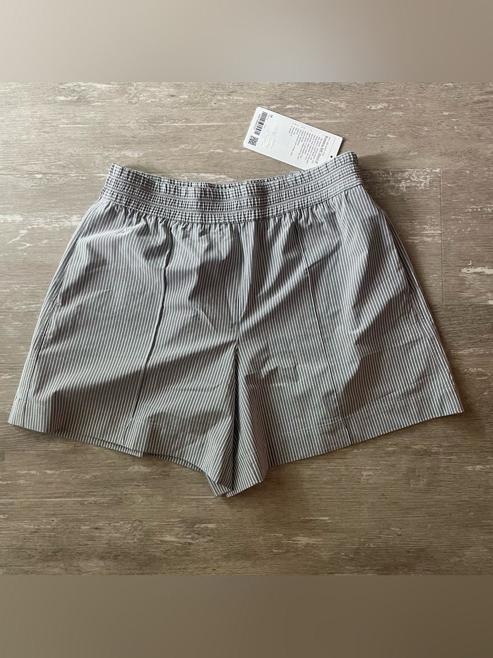 Lululemon Breezily MR Short 6" Hype Stripe Raceway Grey White NEW women’s medium